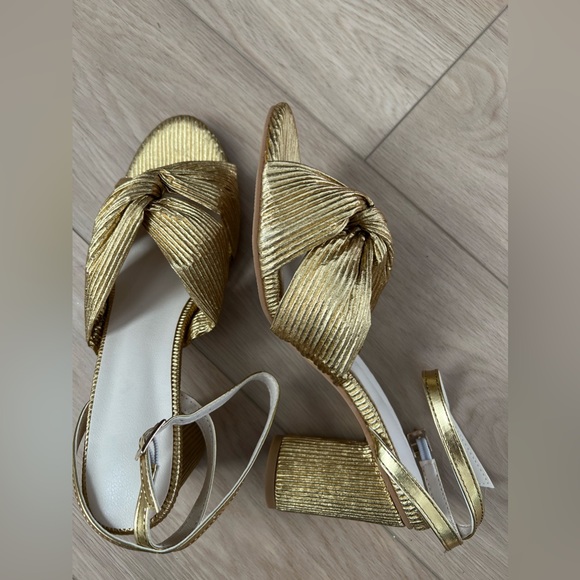 Brand new Women Metallic Twist Decor Sculptural Heeled Ankle Strap Sandals. - Picture 3 of 5